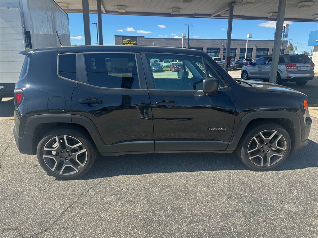 2021 Jeep Renegade Jeepster's photo